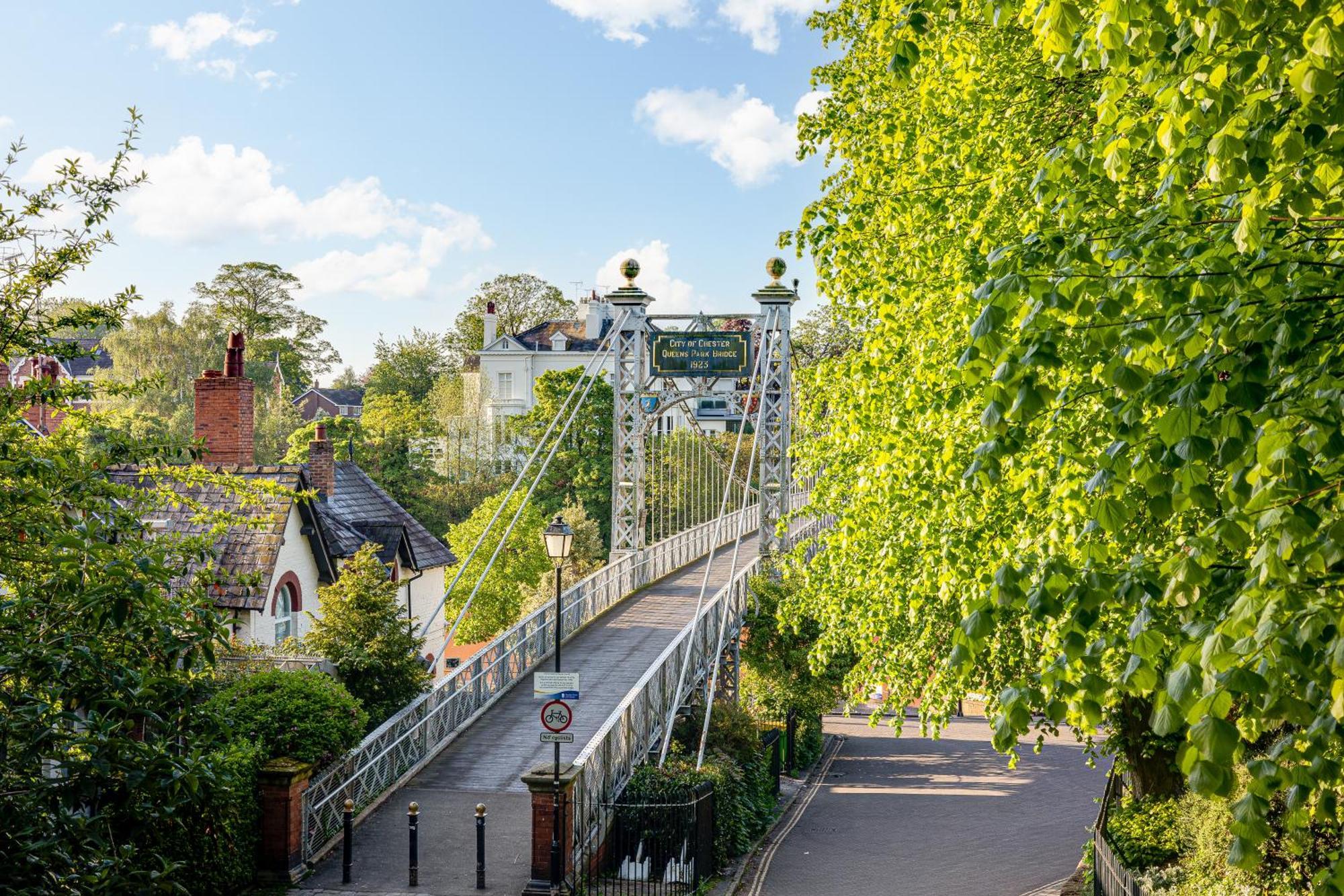 Insta-Worthy Loft On Historic Chester Rows, Sleeps 4 & Free Parking Exterior photo