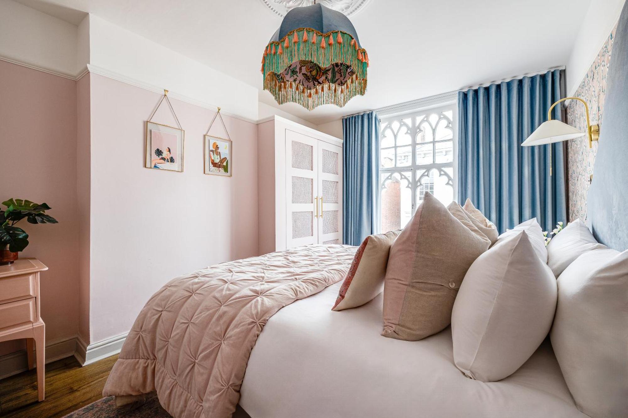 Insta-Worthy Loft On Historic Chester Rows, Sleeps 4 & Free Parking Exterior photo